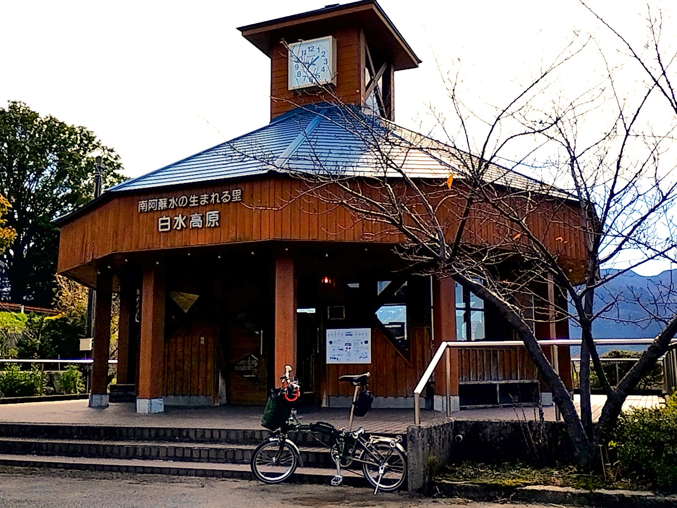 白水高原駅の十二角形の駅舎